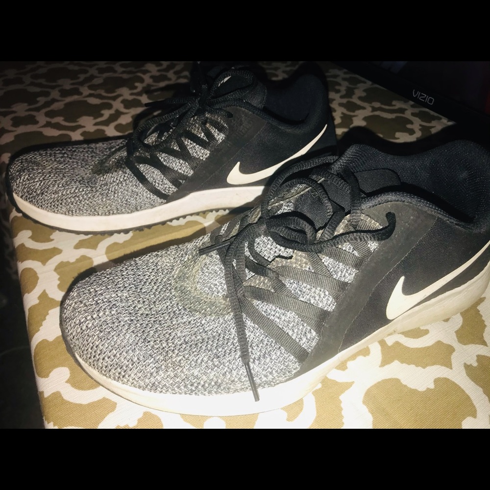 Men’s Nike shoes, sz 11